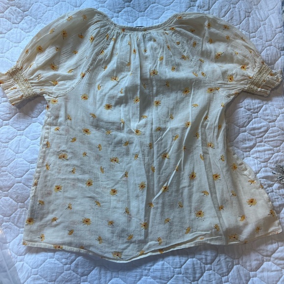Madewell Smocked button-up top in French daisies - Picture 6 of 6